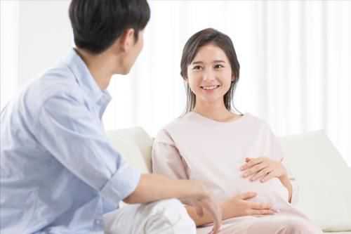 孕妇应当高度重视碘元素补充，因碘不足可能导致胎儿大脑发育受阻。